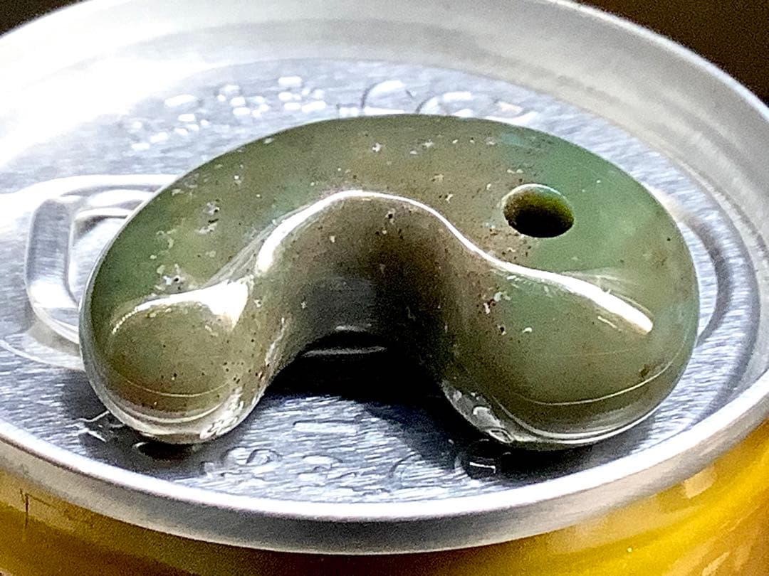 ⭕️幻の勾玉‼️ 佐渡の岩谷五色勾玉 何処にも無い斑点紋様