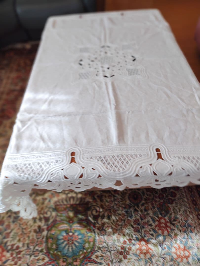 刺繍入りカットワ−クレ−スビンテージハンドメイドテーブルカバー