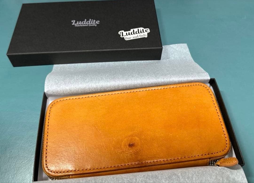 【未使用】　ラダイト　ラウンドジップペンケース　エッセンシャル　MAYA