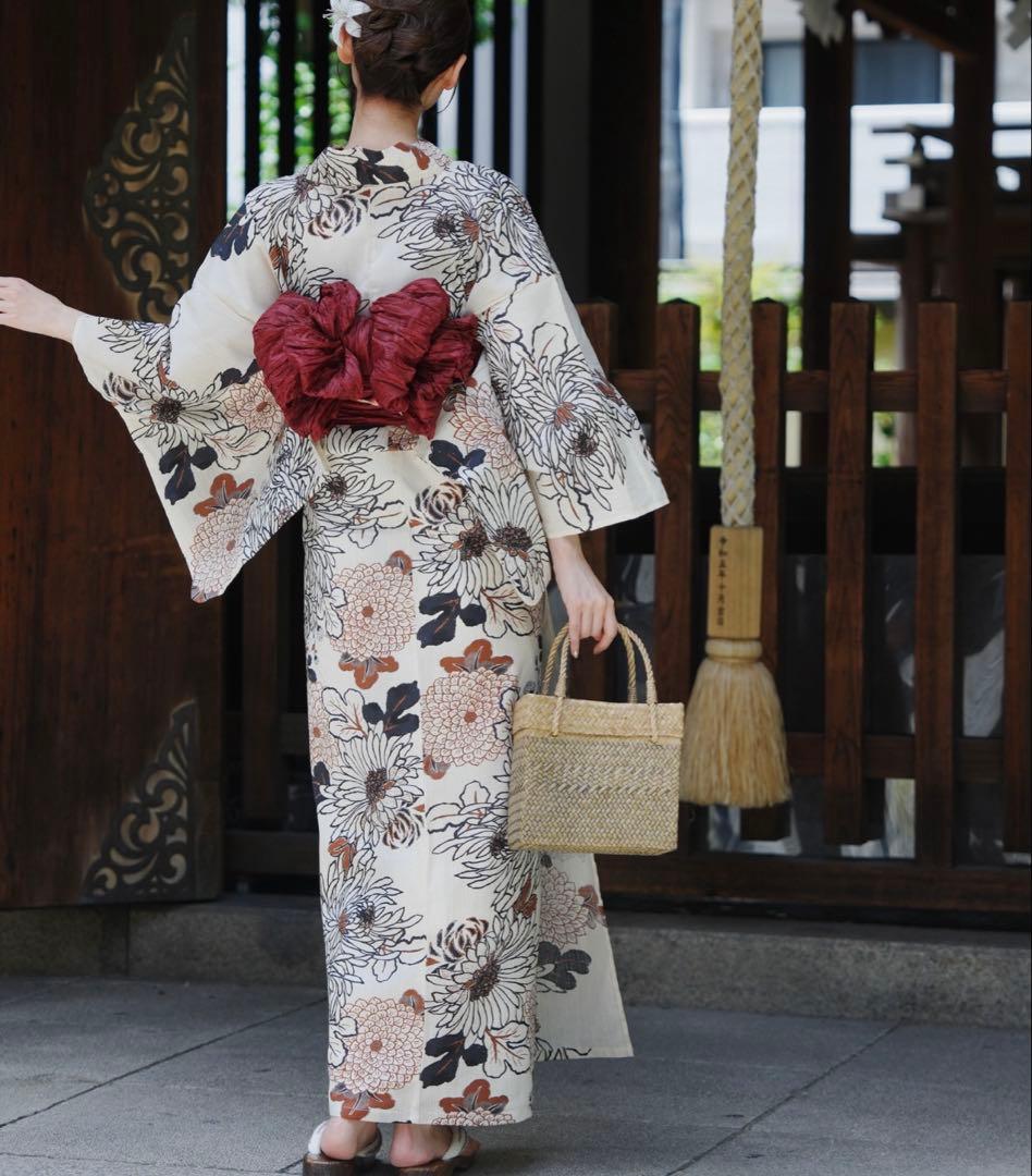 ブラウンの菊づくし utatane フリーサイズ 浴衣 兵児帯 下駄 3点セット