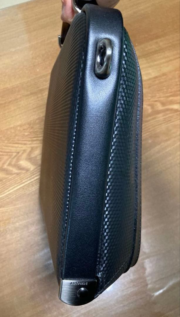 レクサス　バッグ (正規品)鍵付き　ショルダーベルトあり。used