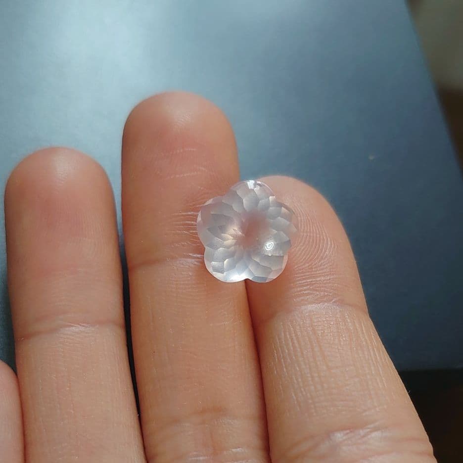 片手で持てない湯呑み 両手でもちょっと大変