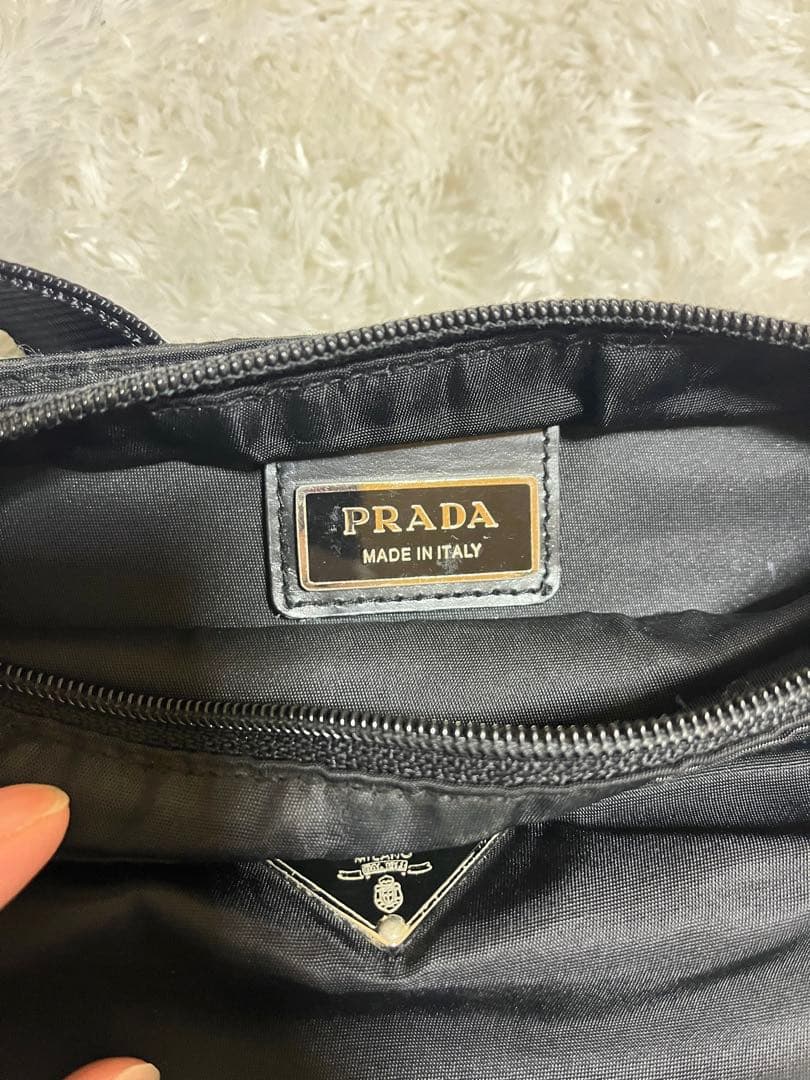 美品　PRADA プラダ　ナイロン　ショルダーバッグ　三角プレート　ブラック　黒