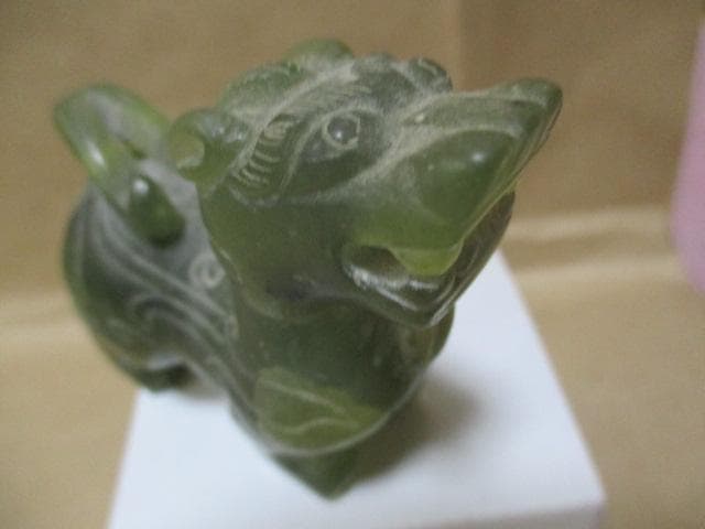 翡翠の可愛い獅子　I39-2