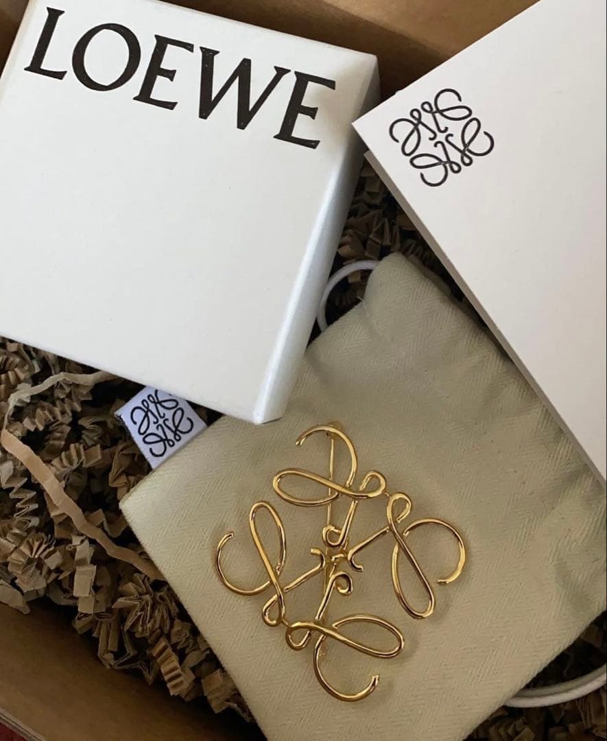 一度使用！】LOEWE ゴールド リボンブローチ即日発送❗️