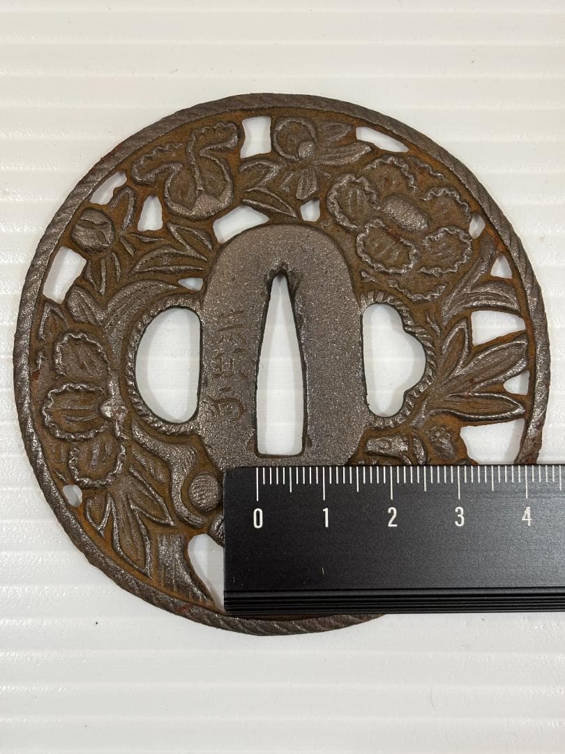 鍔(つば)　鉄製　日本刀　アンティーク