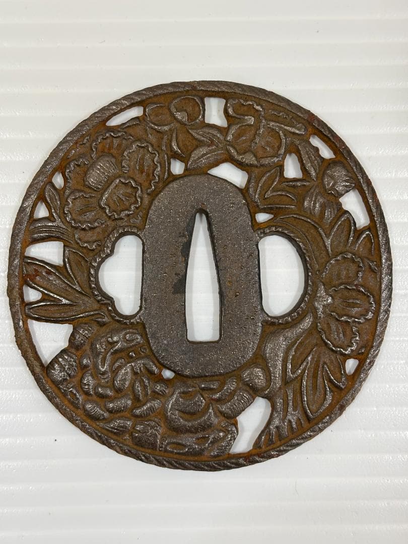 鍔(つば)　鉄製　日本刀　アンティーク