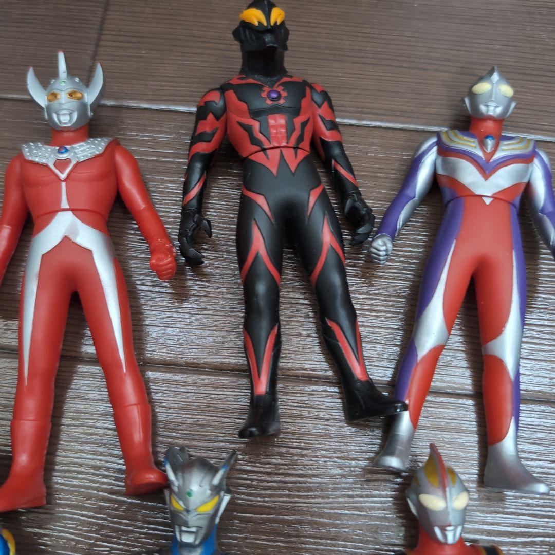 【フィギュア大量】ウルトラマン24体 ウルトラ怪獣20体 ソフビまとめ売り