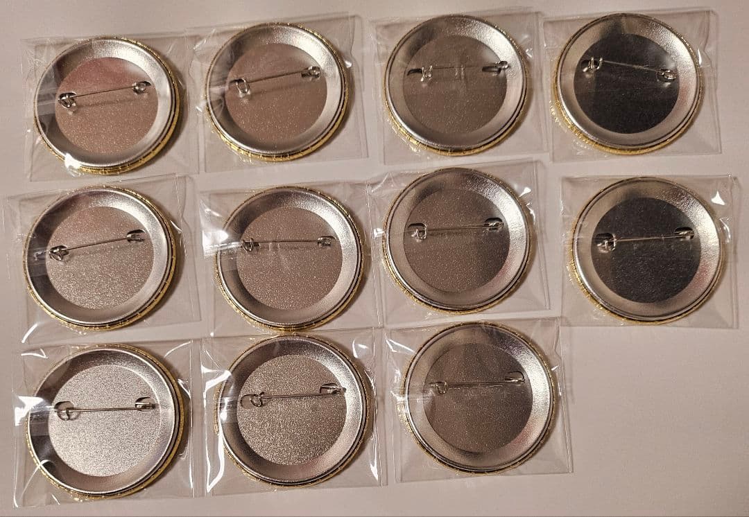 27 鬼滅の刃 巳年 缶バッジ 伊黒