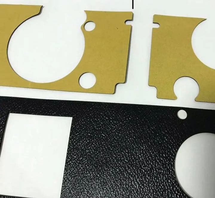 ローライ 二眼 2.8F（黒文字盤）/3.5F（黒文字盤）用 皮を飾ります