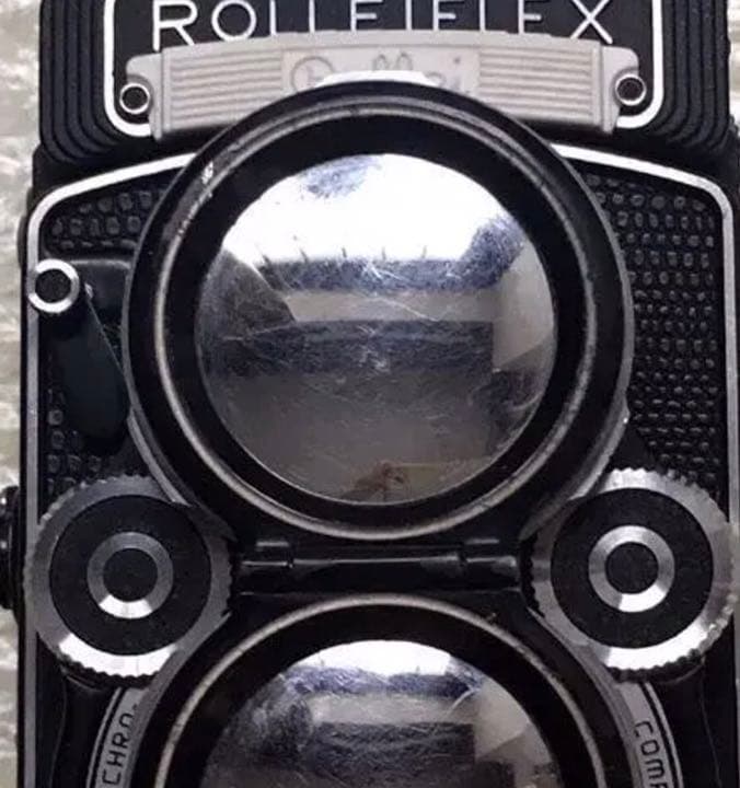 ローライ 二眼 2.8F（黒文字盤）/3.5F（黒文字盤）用 皮を飾ります