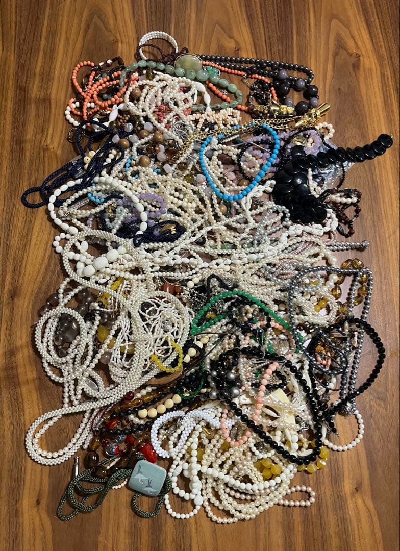 大量ネックレスまとめ売り　遺品整理