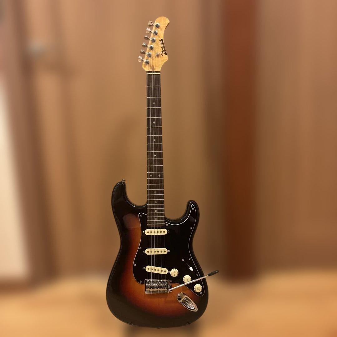 Bacchus Universe Series トレモロアーム付 新品弦張替済 中古 バッカス Universe Series のストラトキャスタータイプ（SSS