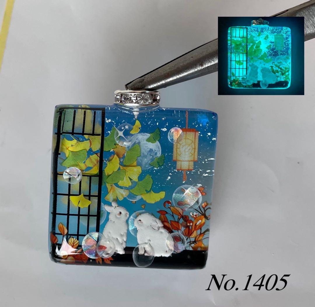 RUKURUKU/霧の湖畔の親子鹿　紅葉　蓄光　オルゴナイトキーホルダー