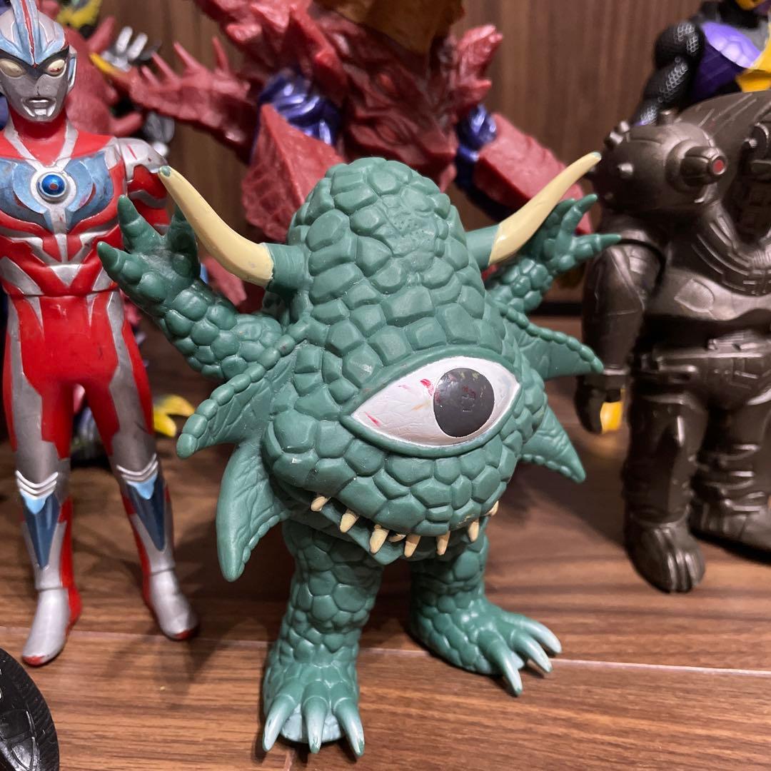 【送料無料】ウルトラマン&怪獣&仮面ライダー16体セット