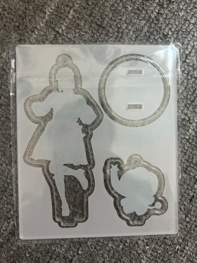 ≠ME ノイミー 尾木波菜 アクリルスタンド ウルトラレアキッス - メルカリ