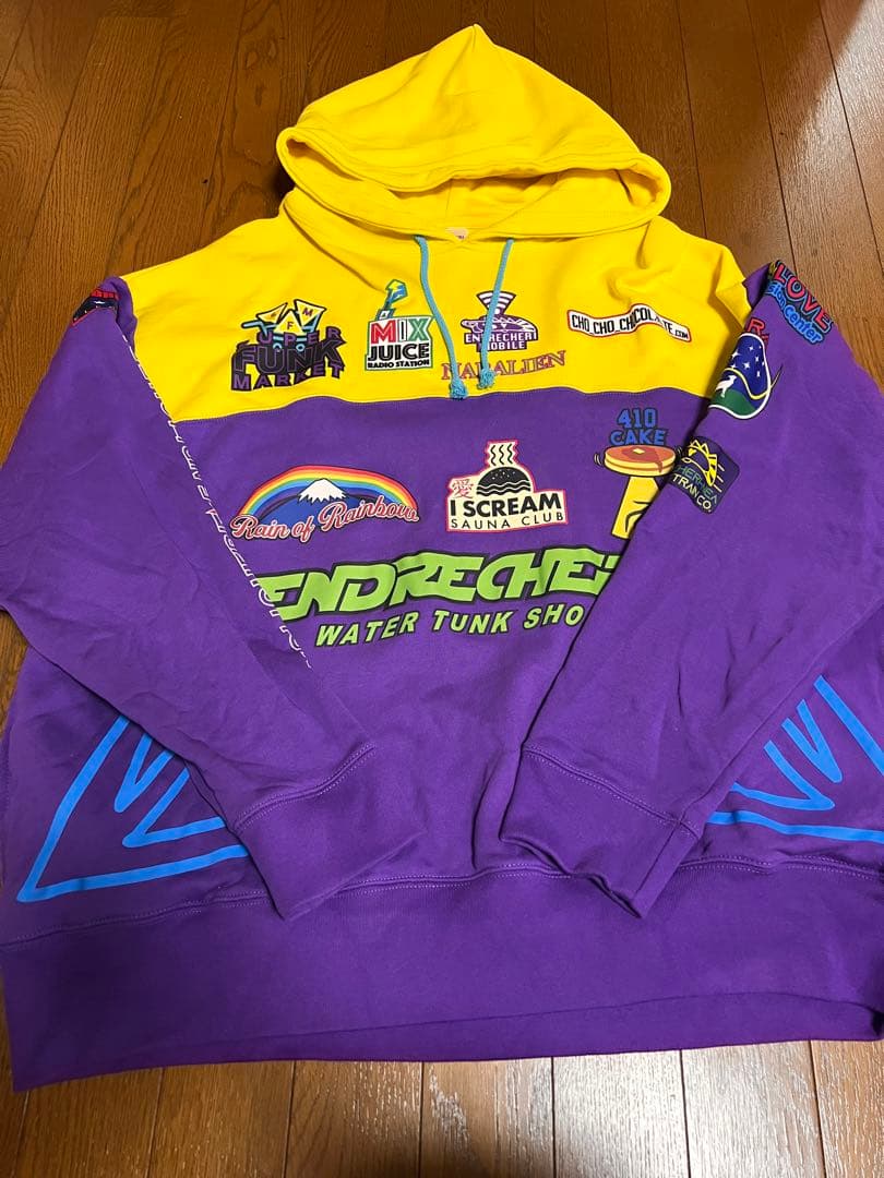 endrecheriグッズフーディー、バックセット