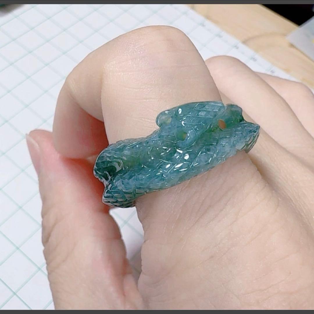 R2-01023天然本翡翠《本物保証》 藍水翡翠 ヘビちゃん指輪約21～22号