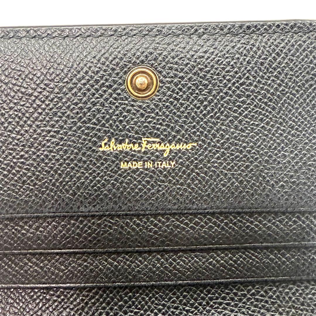 フェラガモ チェーンウォレット ガンチーニ ブラック