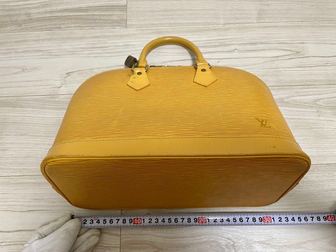 ルイヴィトン　エピ　アルマ　イエロー　ハンドバッグ
