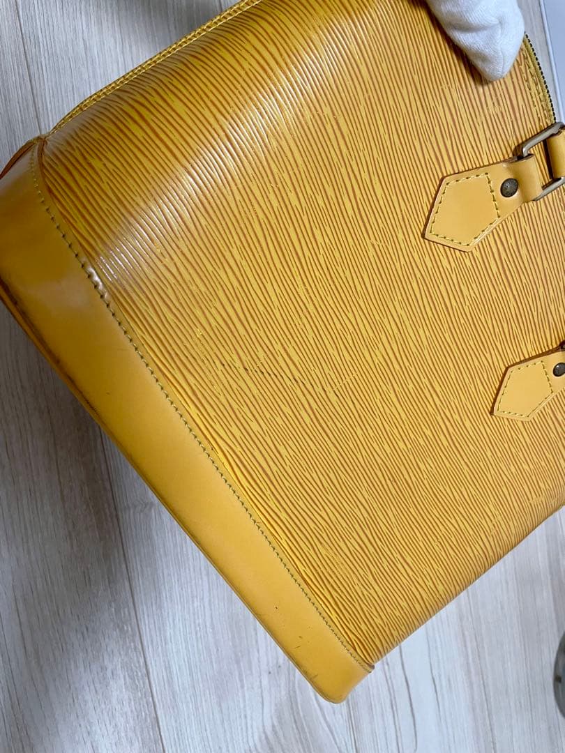ルイヴィトン　エピ　アルマ　イエロー　ハンドバッグ