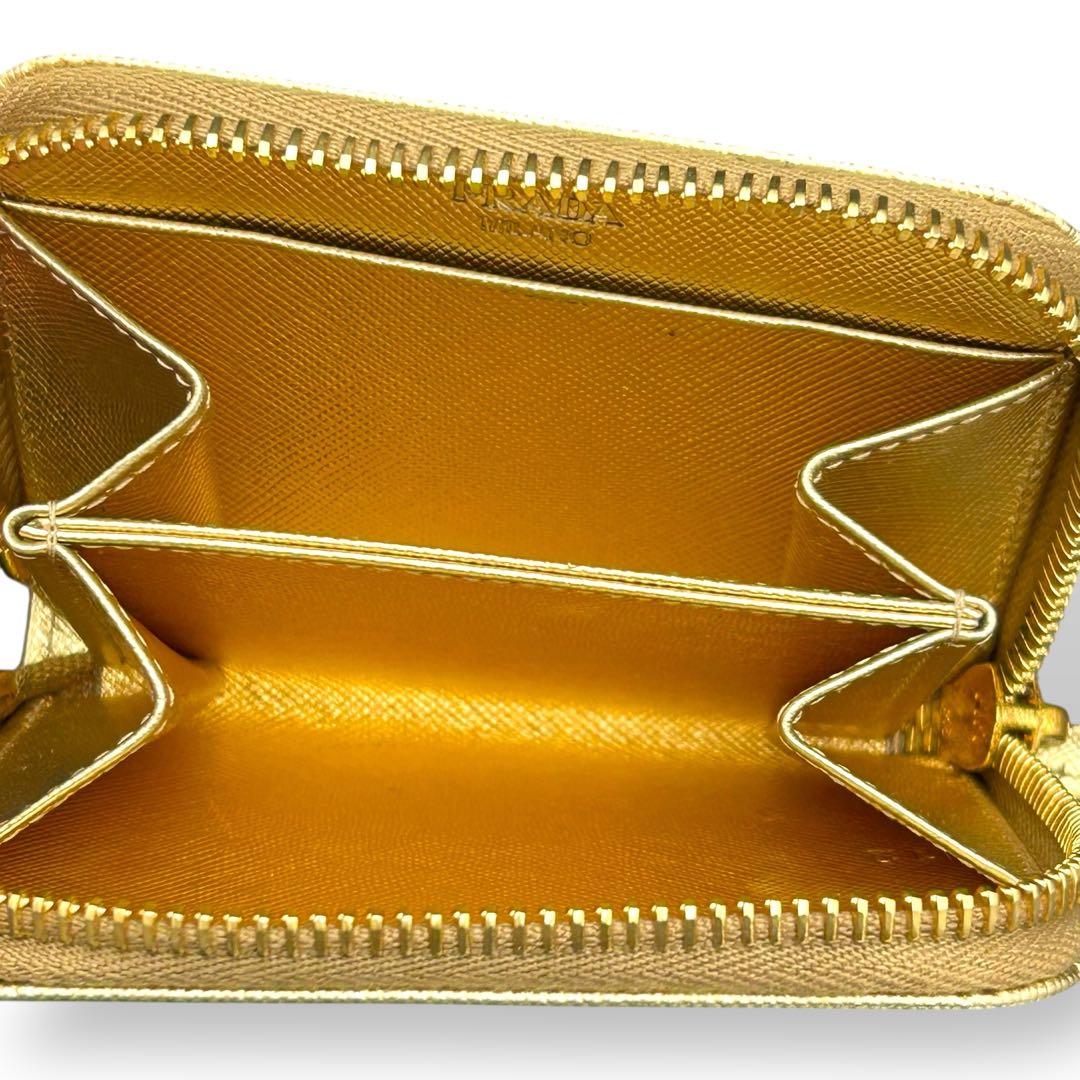 【大人気】PRADA　プラダ　レザーウォレット ゴールド系 ケース　美品