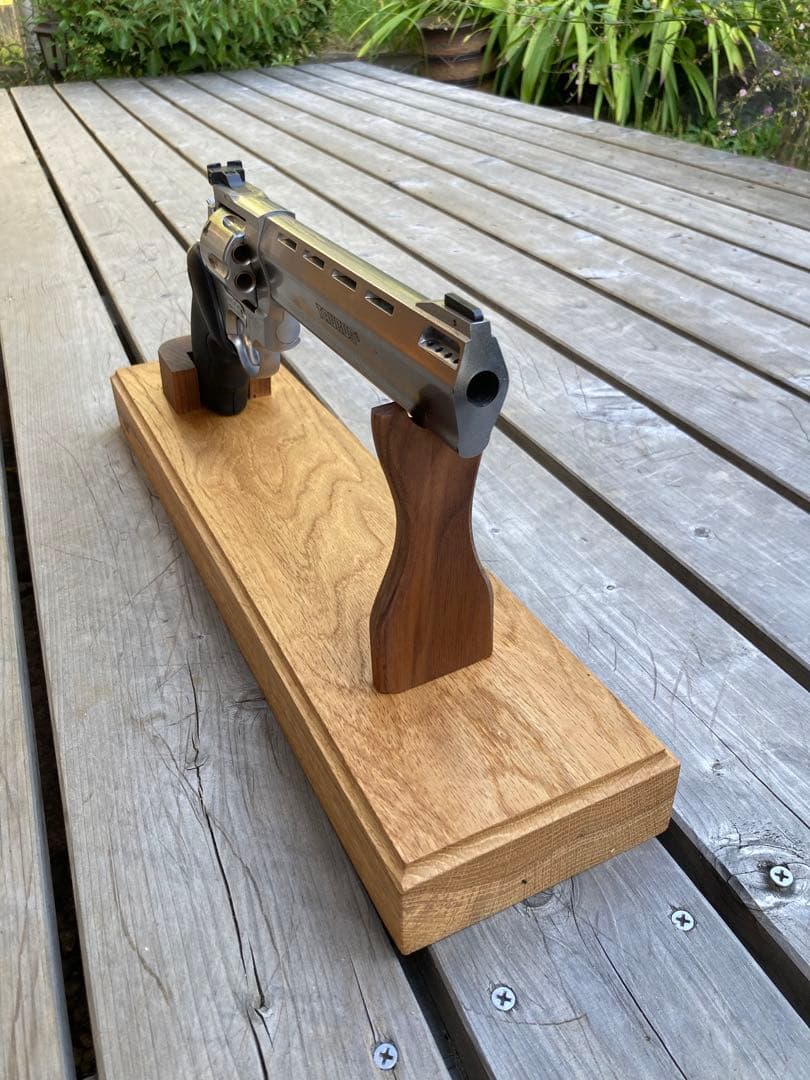 Taurus Raging Bull マルシン製のGun Standガンスタンド