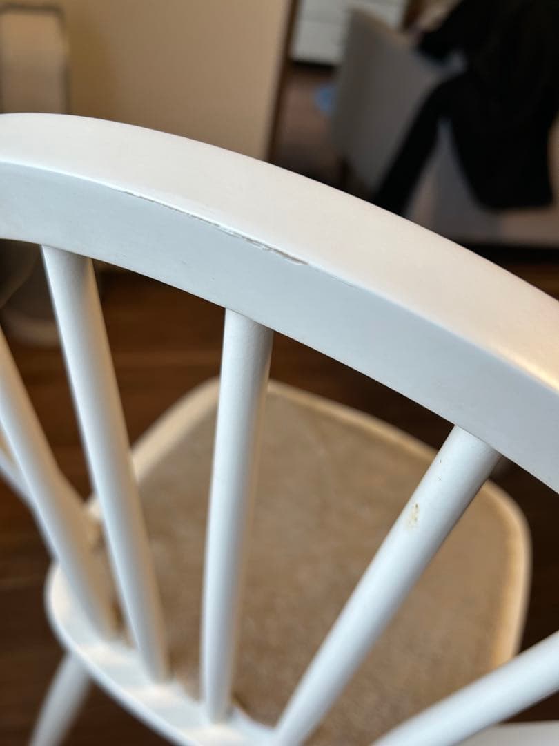 みゆ　椅子一脚