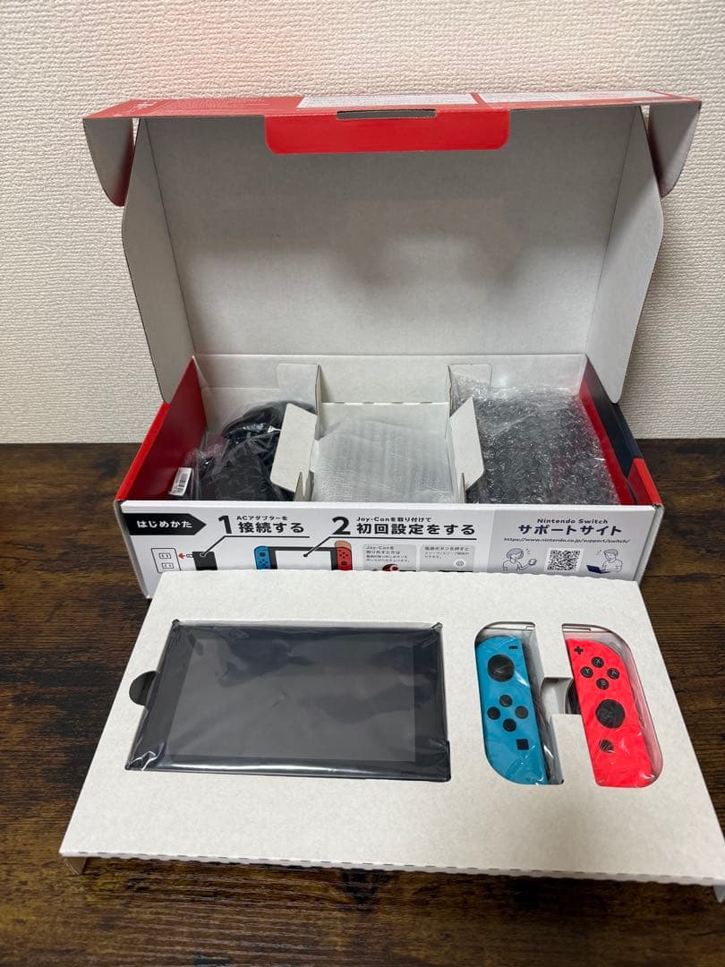 Nintendo Switch 本体 赤/青　Joy-Con黒　グリップ付き