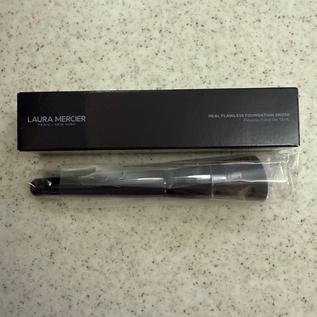 ローラメルシエ リアルフローレスファンデーション ブラシ　新品