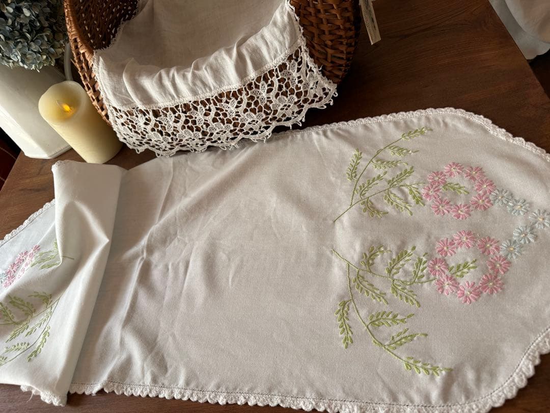 フランスアンティークஐ⋆*優しい花柄刺繍のクロスஐ⋆* - メルカリ