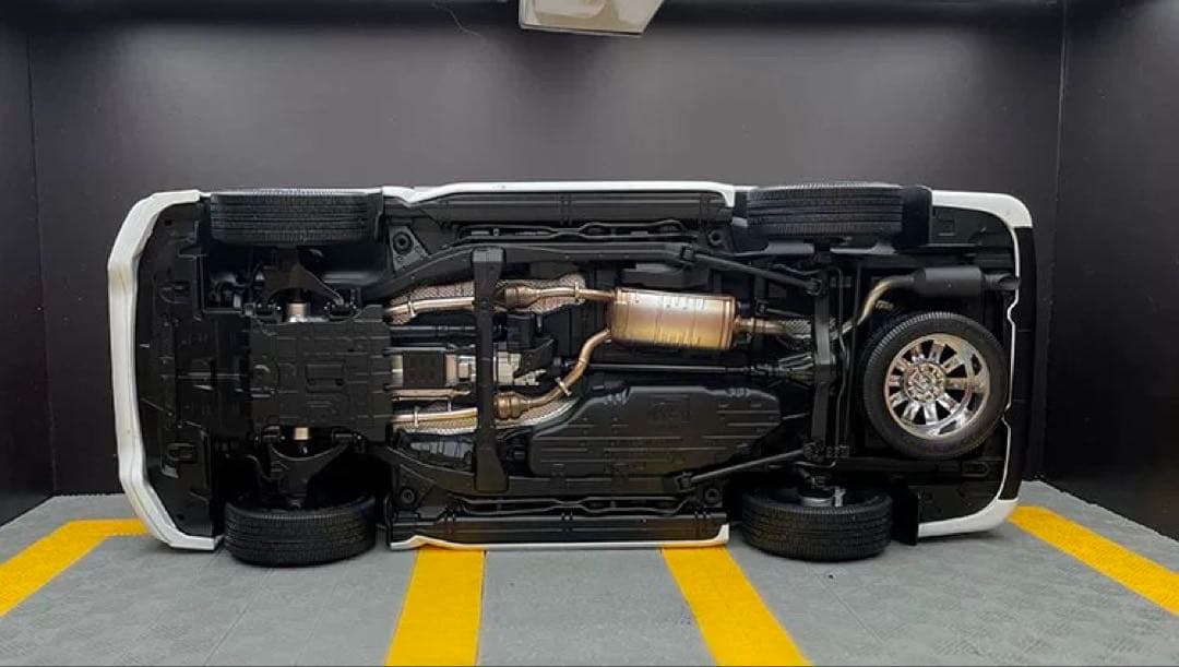 新発売 LCD 1/18 レクサス LX 570 全開閉 ホワイト ミニカー