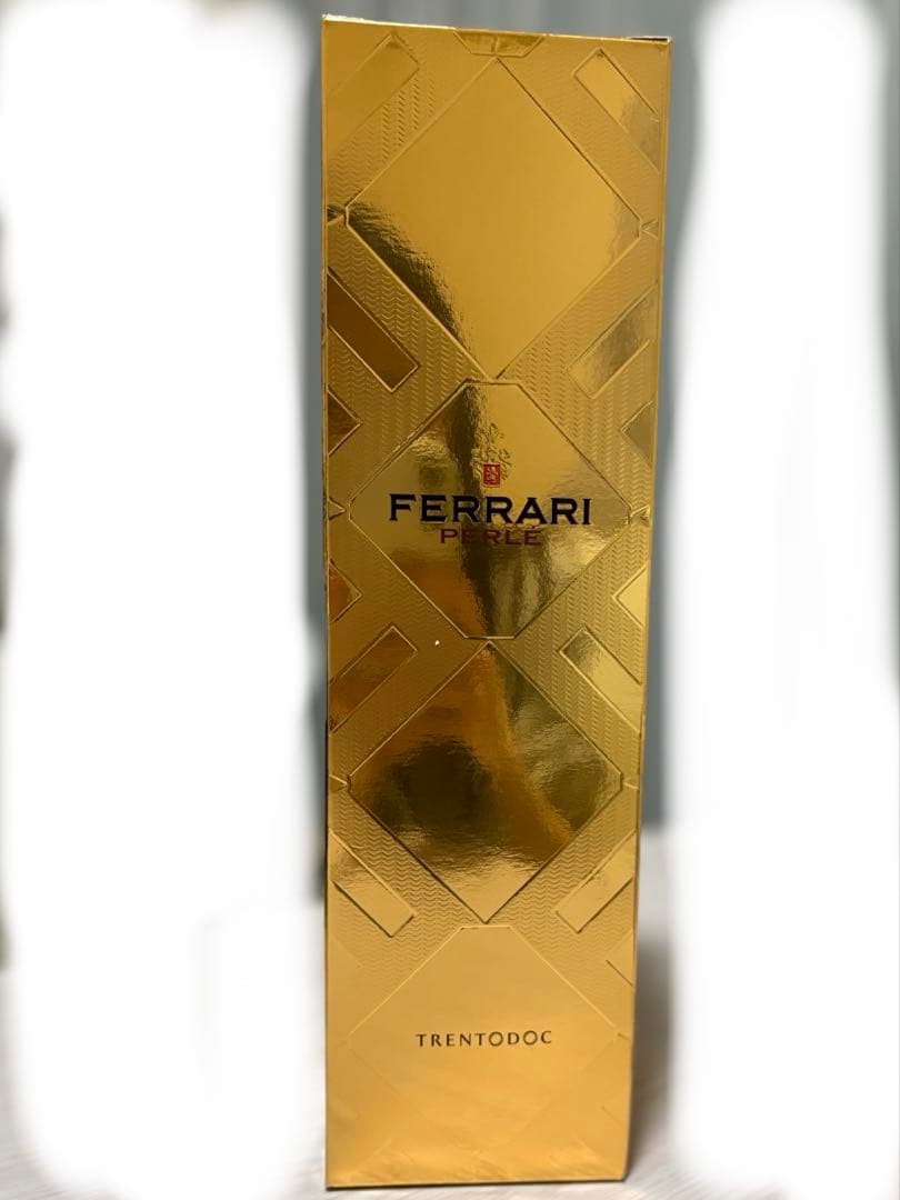 FERRARI PERLE 2018 スパークリングワイン 箱付き
