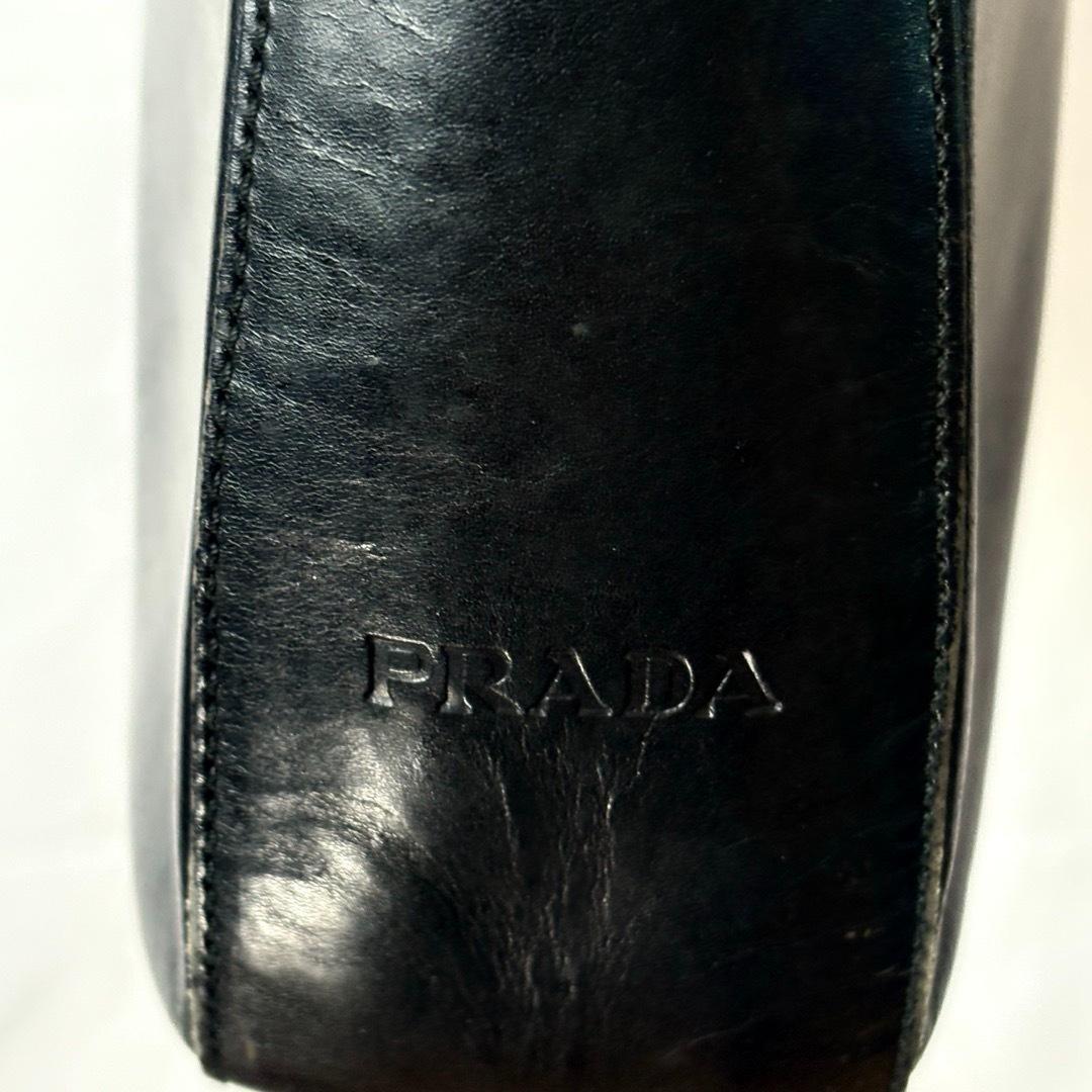 PRADAプラダ　レザー ショルダーバッグ黒プラハンドル 肩掛け シンプル