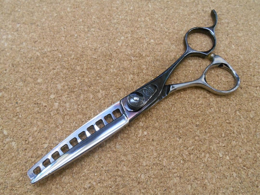 エム・ナマエ作 空飛ぶゾウ｜エム・ナマエ作 空飛ぶゾウ エム・ナマエ