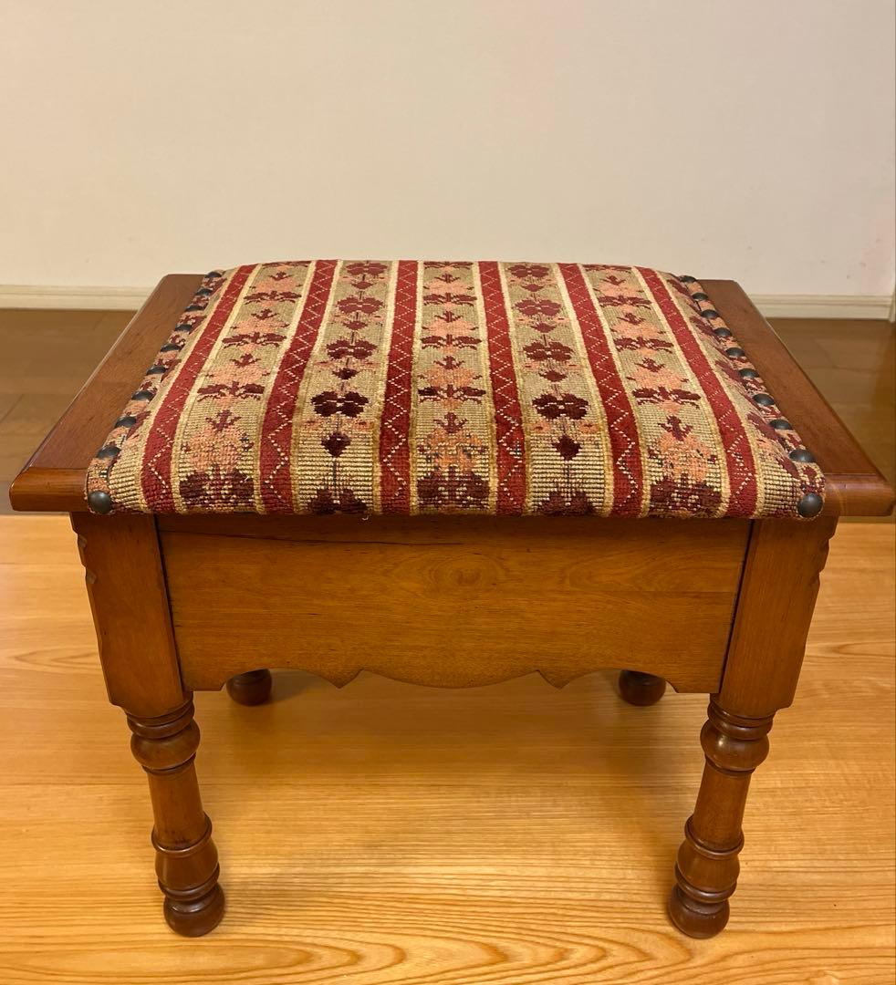 横浜ダニエルドレッサー椅子 収納付きスツール