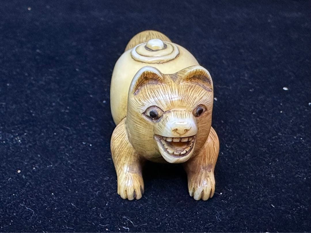 極上 根付 狸 彫刻 置物 細密細工 骨董 アンティーク 在銘