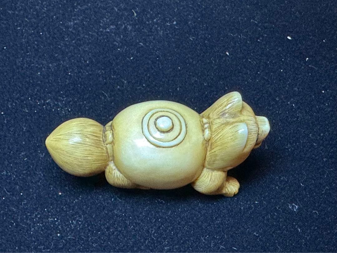 極上 根付 狸 彫刻 置物 細密細工 骨董 アンティーク 在銘