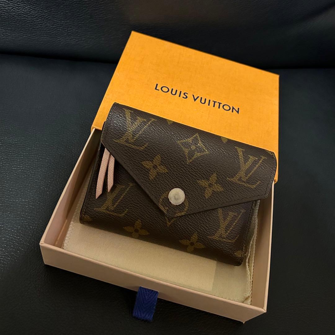 ルイヴィトン モノグラム ヴィクトリーヌ 三つ折り財布 ローズバレ