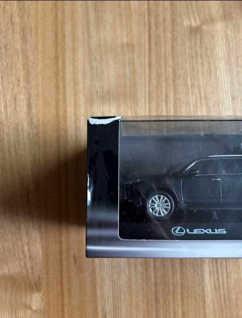 2026年卓上カレンダー付 レクサスLexus LX600 1/43 2台