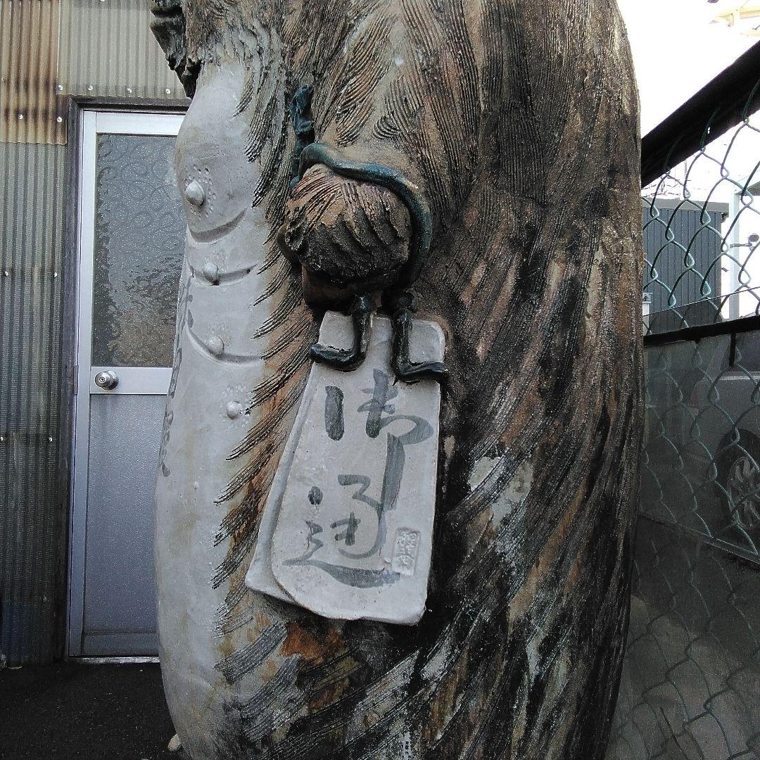 信楽焼の豚の看板。