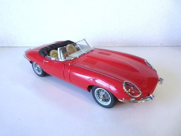 いたりあだいすきさん専用 AUTOart 1/18 ジャガー Eタイプ