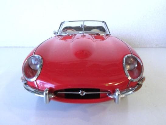 いたりあだいすきさん専用 AUTOart 1/18 ジャガー Eタイプ