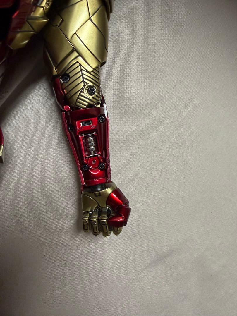 剛*様 ホットトイズ 1/6 マーベル・スタジオ10周年 アイアンマーク46 コ