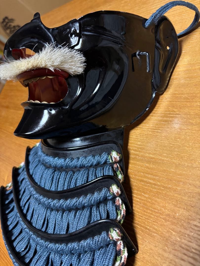 丸武工房製　等身大甲冑用　黒塗濃紺糸威面頬
