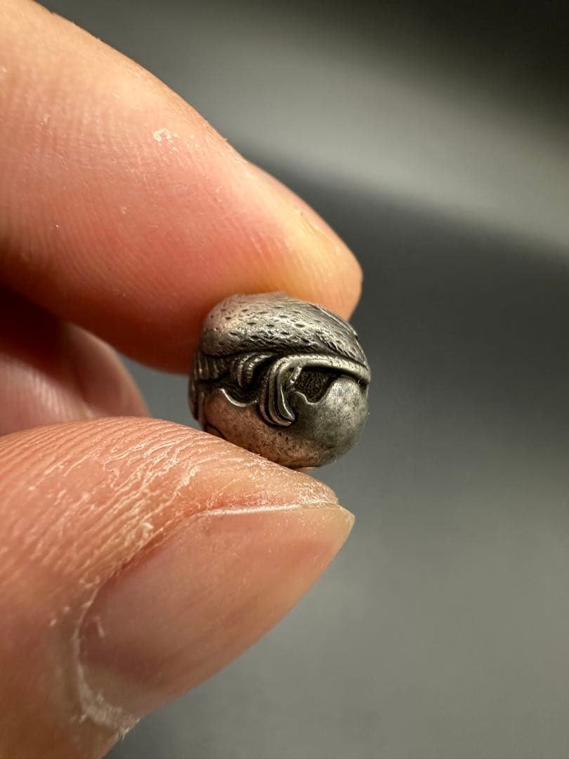 純銀製　緒締　鶴　金象嵌　骨董古美術　在銘