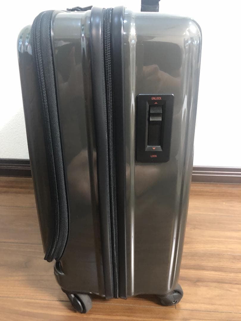 展示品 ブリーフィング キャリーケース 34L TSAロック 4輪 H-34F