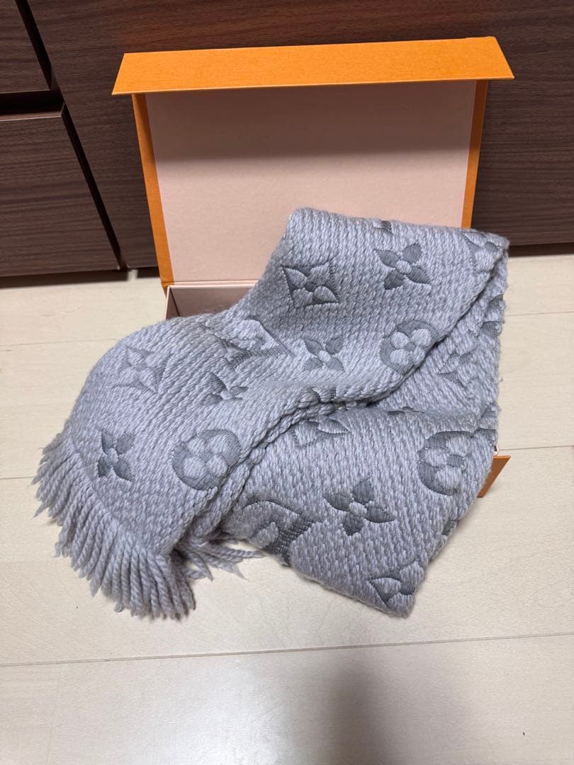 サントリーブランデー【九谷焼 千成型葡萄文】木箱、台座付き空瓶 空き