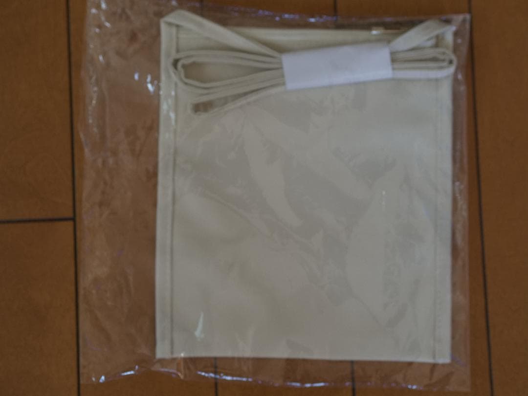 【まんじゅう】 櫻井優衣 直筆サイン入りサコッシュ１位特典