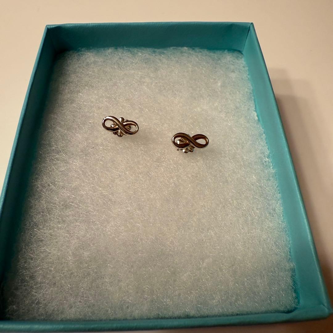 Tiffany & Co. 無限大モチーフピアス